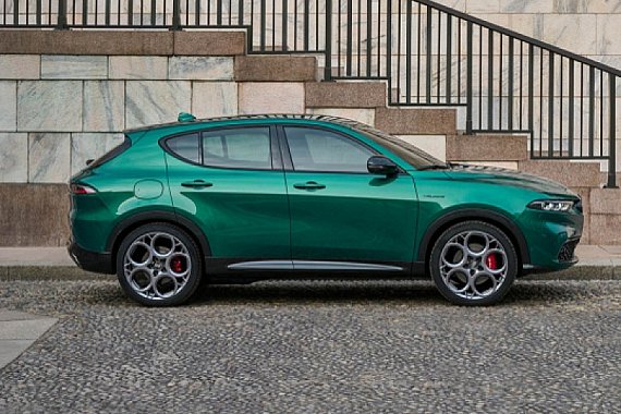 NOVÁ ALFA ROMEO IBRIDA TONALE PLUG-IN Q4