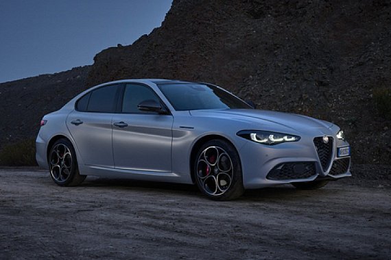 NOVÁ ALFA ROMEO GIULIA